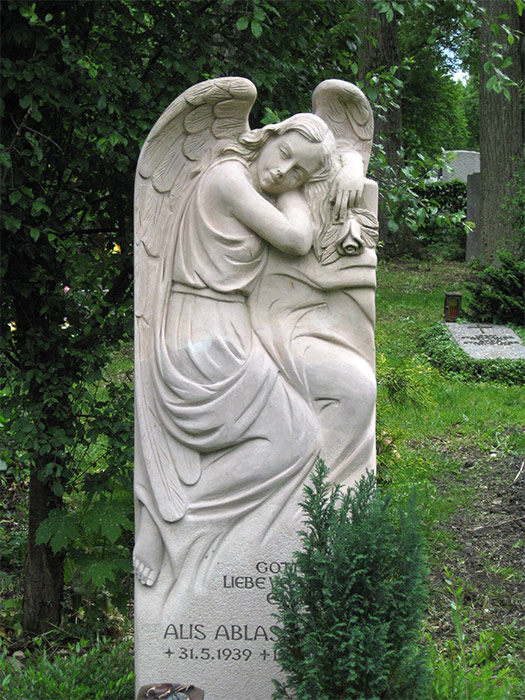 Engel Grabstein gefertigt vom Bildhauer in München