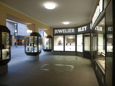 Steinboden Steel Grey in München in einer Einkaufspassage